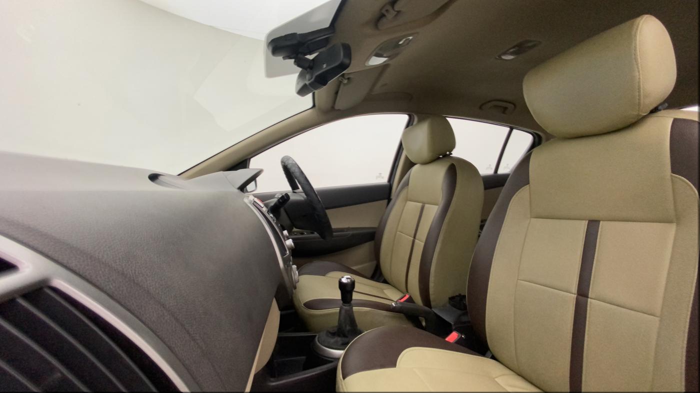 2013 Hyundai i20 SPORTZ 1.2, Petrol, Manual, 40,289 km, Right Side Front Door Cabin