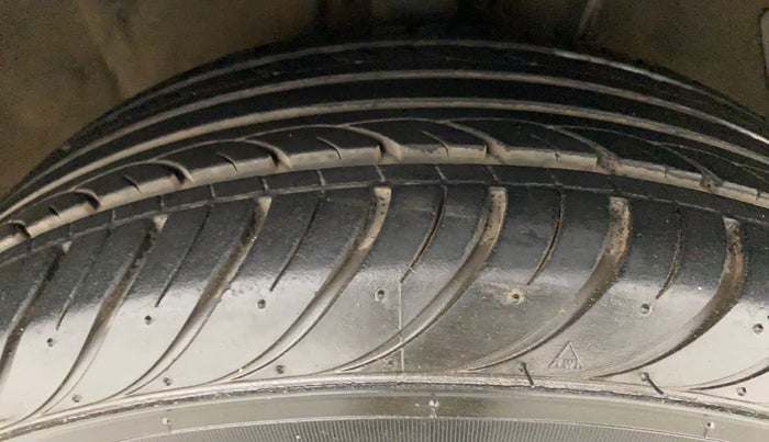 2013 Hyundai i20 SPORTZ 1.2, Petrol, Manual, 40,289 km, Right Front Tyre Tread