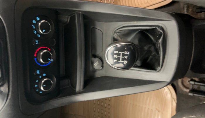 2016 Ford New Figo TREND 1.2 PETROL, Petrol, Manual, 52,602 km, Gear Lever