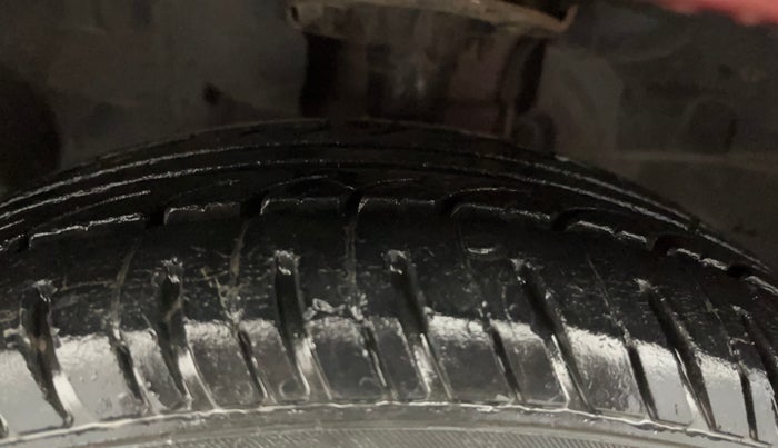 2016 Ford New Figo TREND 1.2 PETROL, Petrol, Manual, 52,602 km, Left Front Tyre Tread