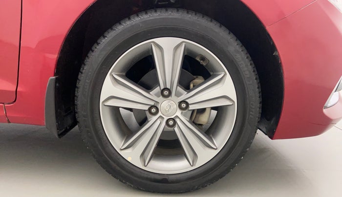 2018 Hyundai Verna 1.6 VTVT SX, Petrol, Manual, 42,093 km, Right Front Wheel