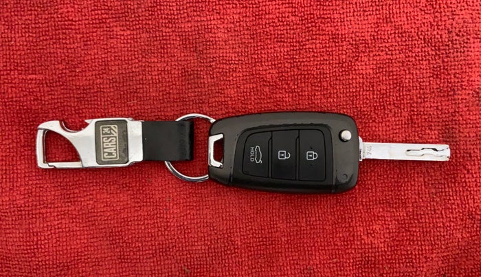 2018 Hyundai Verna 1.6 VTVT SX, Petrol, Manual, 42,093 km, Key Close Up