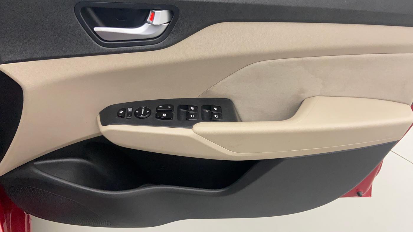 2018 Hyundai Verna 1.6 VTVT SX, Petrol, Manual, 42,093 km, Driver Side Door Panels Control