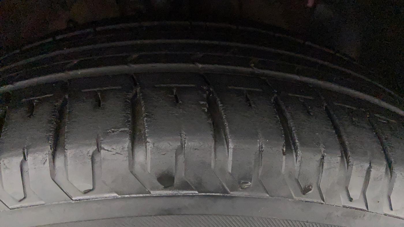 2018 Hyundai Verna 1.6 VTVT SX, Petrol, Manual, 42,093 km, Right Front Tyre Tread