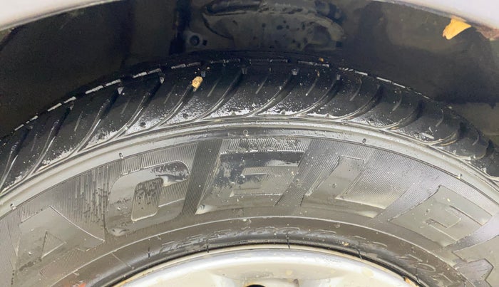 2014 Hyundai i10 MAGNA 1.1, Petrol, Manual, 40,603 km, Right Front Tyre Tread