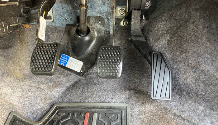 2022 Maruti Alto VXI, Petrol, Manual, 24,719 km, Pedals