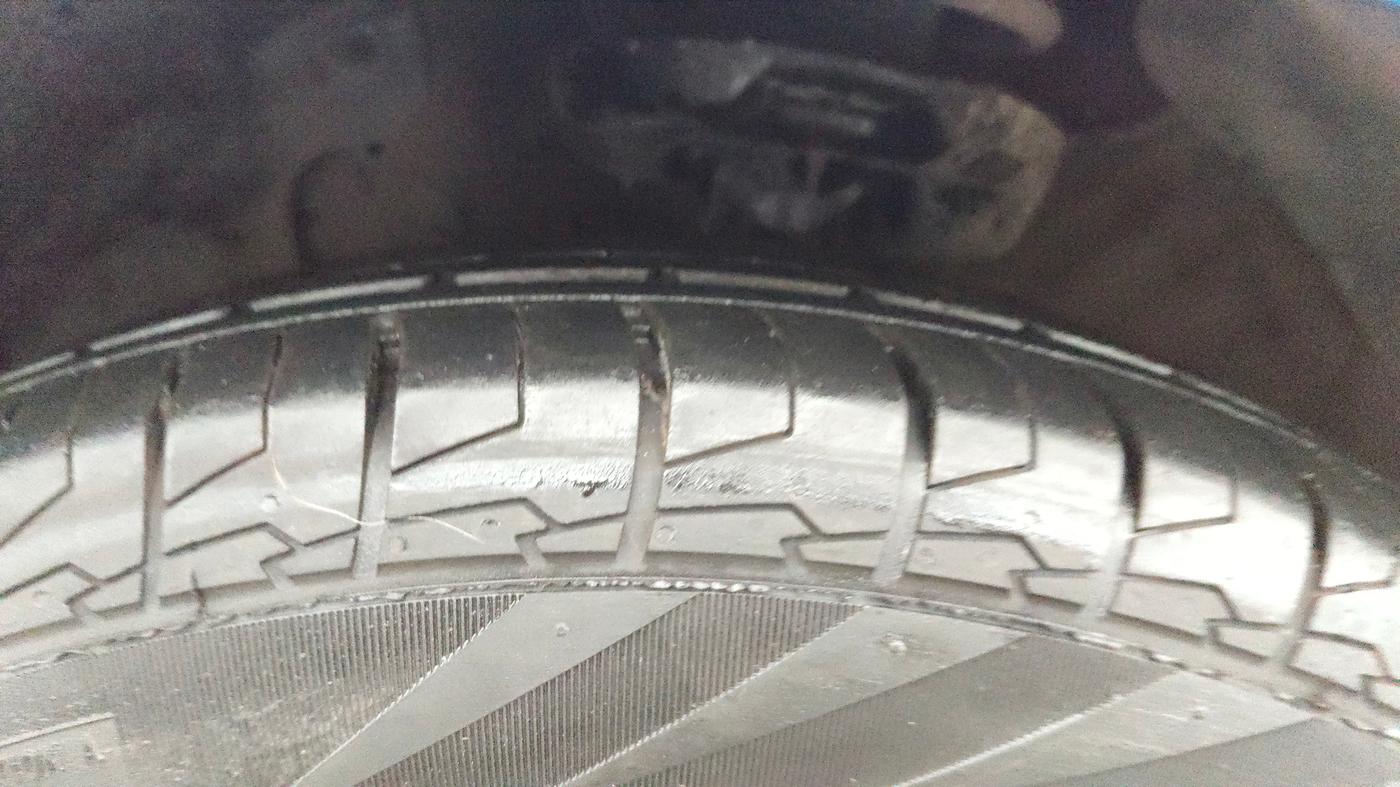 2017 Hyundai New Elantra 2.0 SX(O) AT PETROL, Petrol, Automatic, 67,772 km, Left Front Tyre Tread