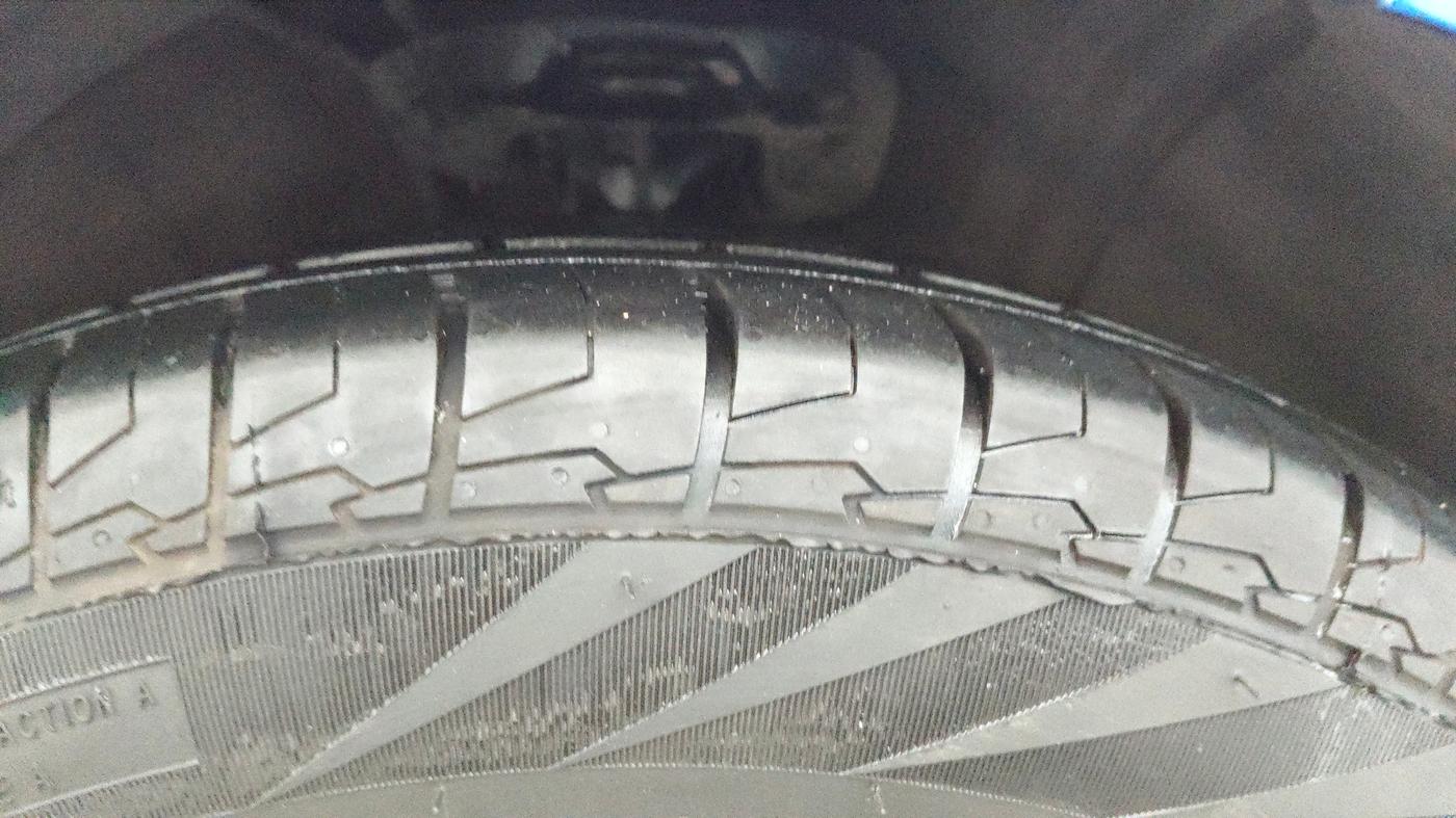 2017 Hyundai New Elantra 2.0 SX(O) AT PETROL, Petrol, Automatic, 67,772 km, Right Front Tyre Tread