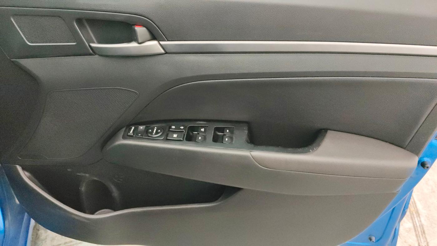 2017 Hyundai New Elantra 2.0 SX(O) AT PETROL, Petrol, Automatic, 67,772 km, Driver Side Door Panels Control