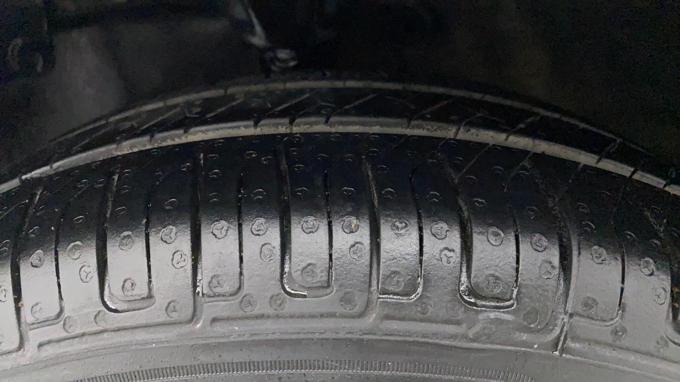 2017 Hyundai Eon ERA +, Petrol, Manual, 74,740 km, Left Front Tyre Tread