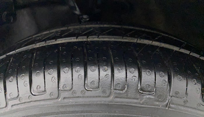 2017 Hyundai Eon ERA +, Petrol, Manual, 74,740 km, Left Front Tyre Tread
