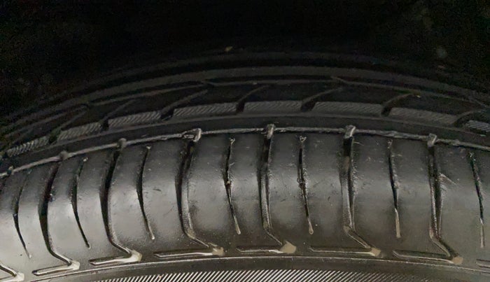 2011 Maruti Ritz VDI, Diesel, Manual, 60,841 km, Left Rear Tyre Tread