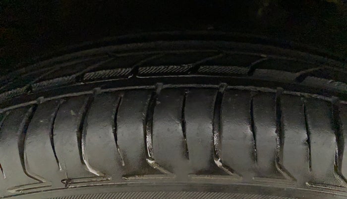 2011 Maruti Ritz VDI, Diesel, Manual, 60,841 km, Left Front Tyre Tread