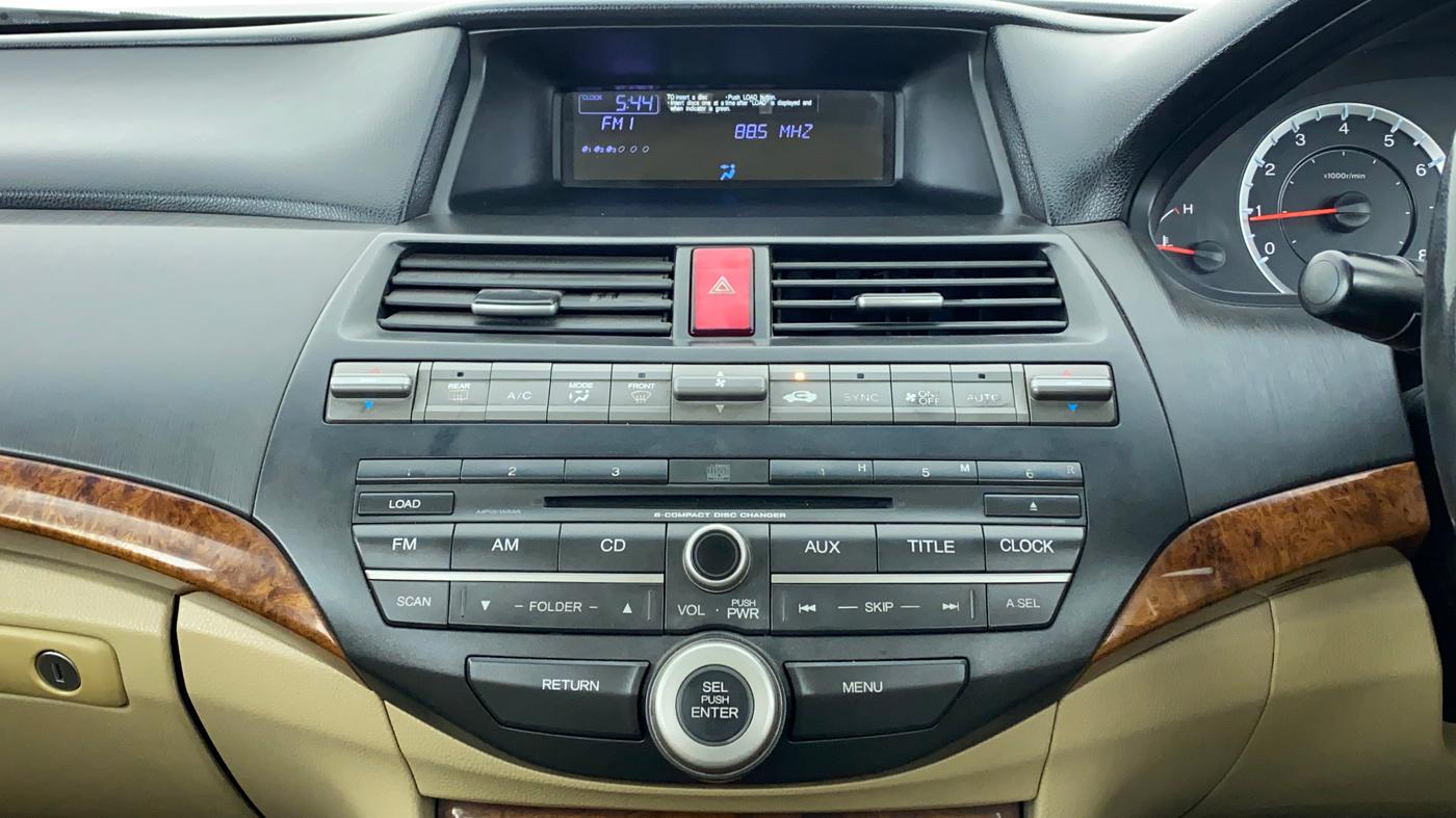 2011 Honda Accord 2.4L I-VTEC MT, Petrol, Manual, 77,475 km, Infotainment System