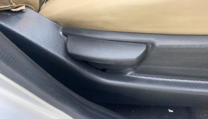 2018 Hyundai Eon D-LITE+, Petrol, Manual, 15,516 km, Driver Side Adjustment Panel