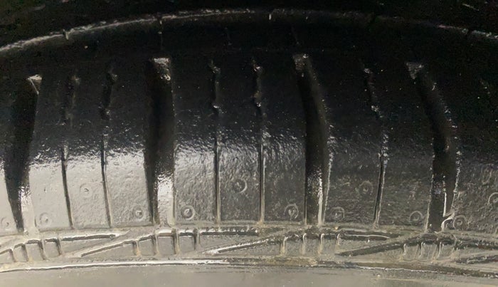 2018 Hyundai Eon D-LITE+, Petrol, Manual, 15,516 km, Right Front Tyre Tread