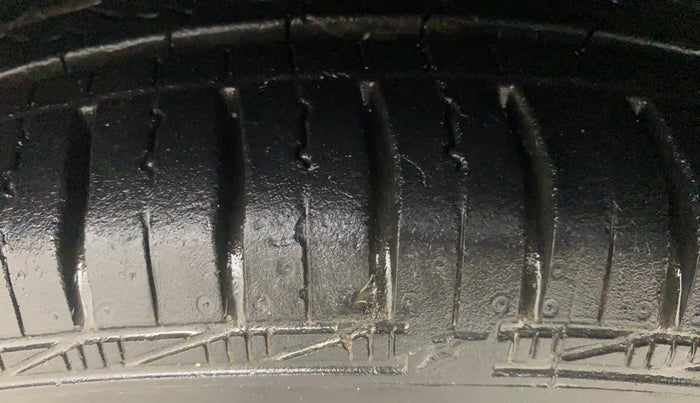 2018 Hyundai Eon D-LITE+, Petrol, Manual, 15,516 km, Left Front Tyre Tread