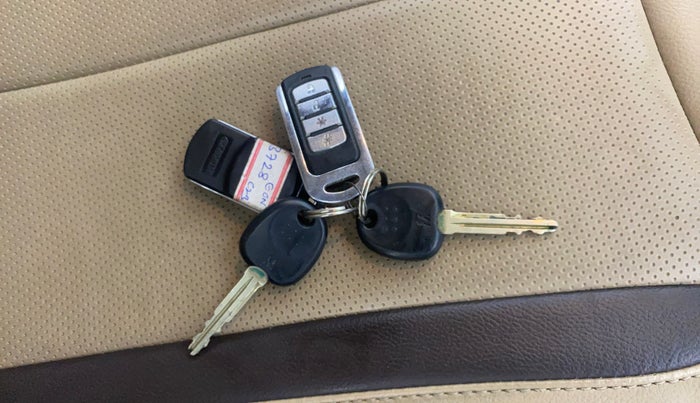 2018 Hyundai Eon D-LITE+, Petrol, Manual, 15,516 km, Key Close Up