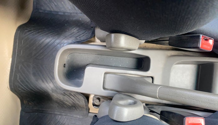 2014 Hyundai i10 SPORTZ 1.1, Petrol, Manual, 68,639 km, Driver Side Adjustment Panel