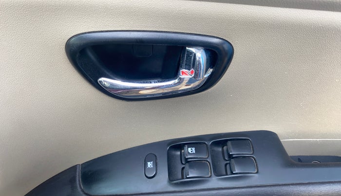 2014 Hyundai i10 SPORTZ 1.1, Petrol, Manual, 68,639 km, Driver Side Door Panels Control