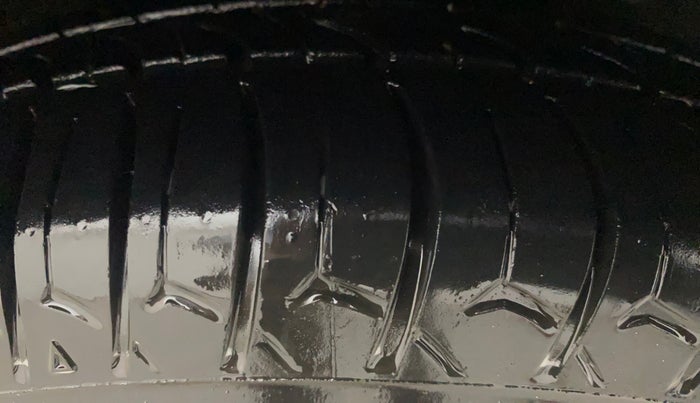 2014 Hyundai i10 SPORTZ 1.1, Petrol, Manual, 68,639 km, Right Front Tyre Tread