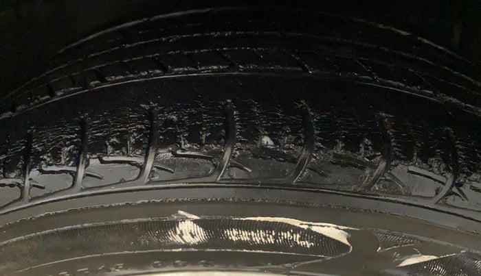 2014 Maruti Ertiga VXI, Petrol, Manual, 30,544 km, Right Front Tyre Tread