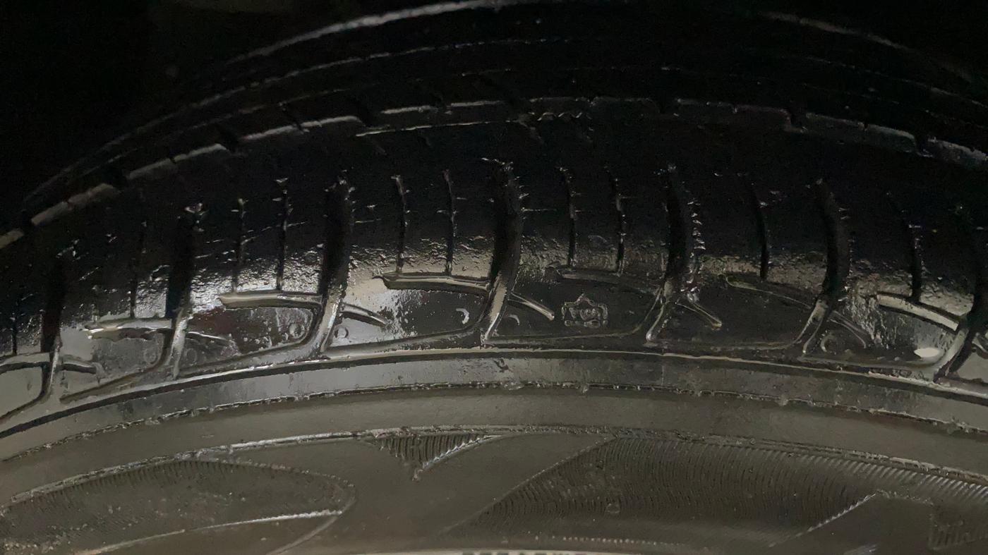 2014 Maruti Ertiga VXI, Petrol, Manual, 30,602 km, Right Rear Tyre Tread