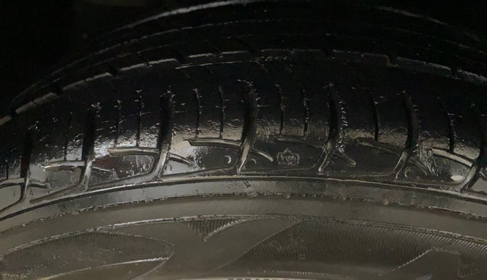 2014 Maruti Ertiga VXI, Petrol, Manual, 30,544 km, Right Rear Tyre Tread