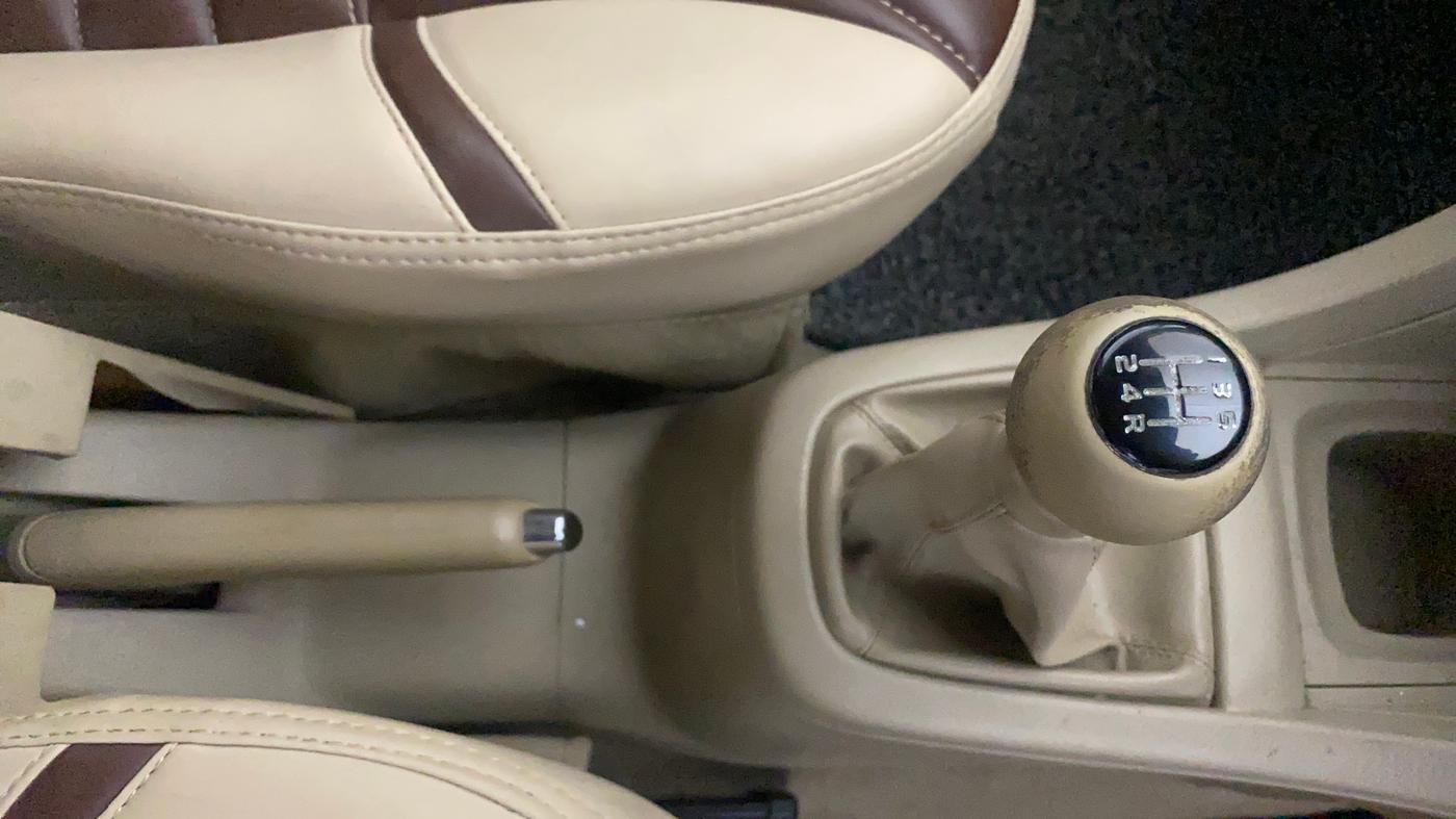 2014 Maruti Ertiga VXI, Petrol, Manual, 30,602 km, Gear Lever