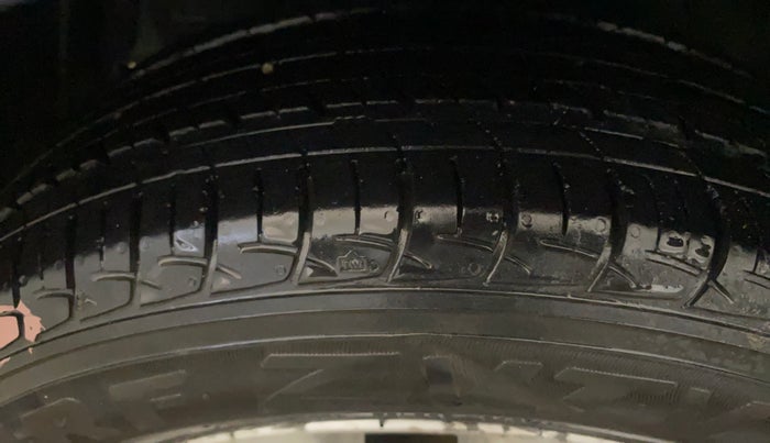 2014 Maruti Ertiga VXI, Petrol, Manual, 30,544 km, Left Front Tyre Tread