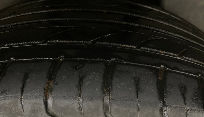 2017 Jeep Compass LONGITUDE (O) 2.0 DIESEL, Diesel, Manual, 85,899 km, Left Rear Tyre Tread