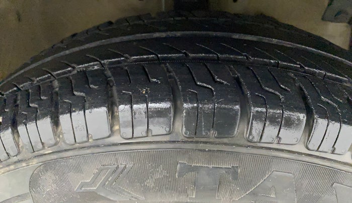 2013 Maruti Swift Dzire VXI, Petrol, Manual, 91,537 km, Right Front Tyre Tread