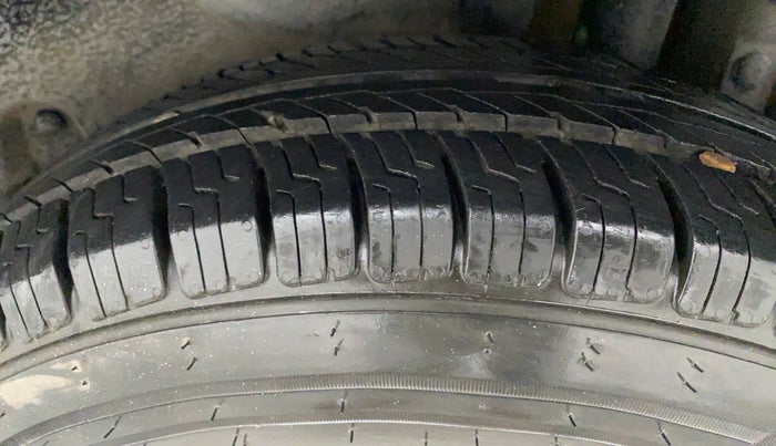 2013 Maruti Swift Dzire VXI, Petrol, Manual, 91,537 km, Left Rear Tyre Tread