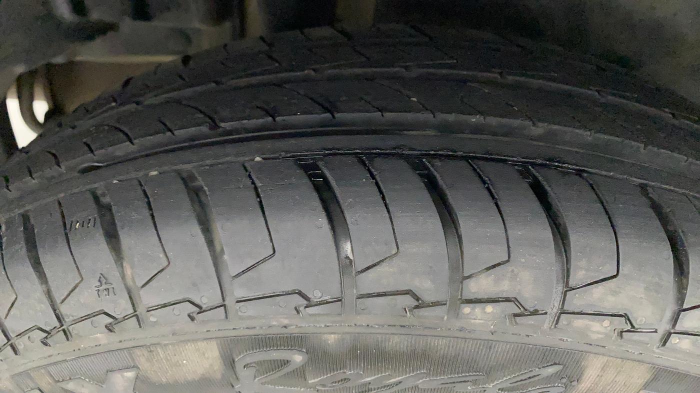 2013 Maruti Swift Dzire VXI, Petrol, Manual, 91,537 km, Right Rear Tyre Tread