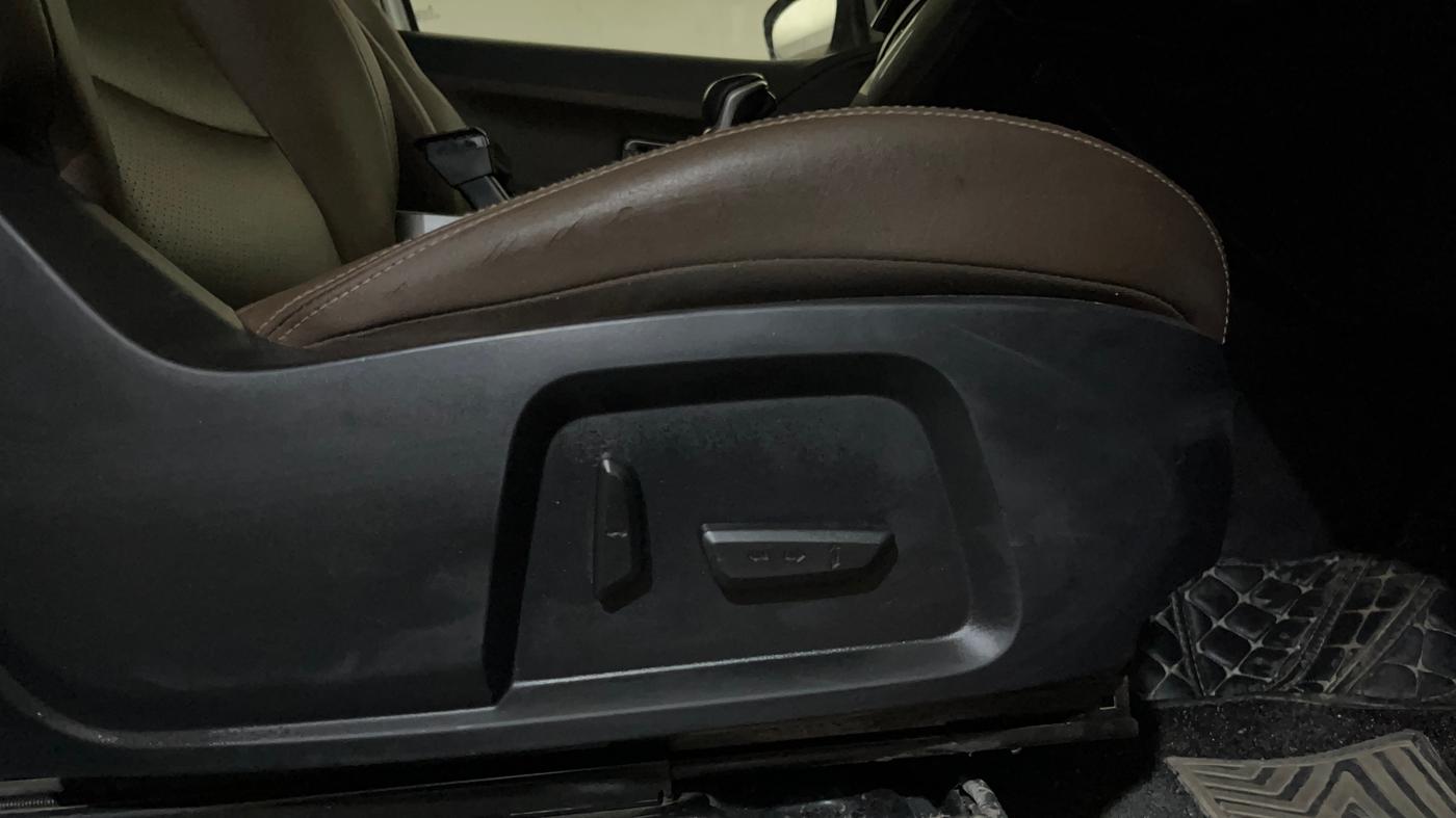 2021 Tata Harrier XZA PLUS 2.0L, Diesel, Automatic, 98,036 km, Driver Side Adjustment Panel
