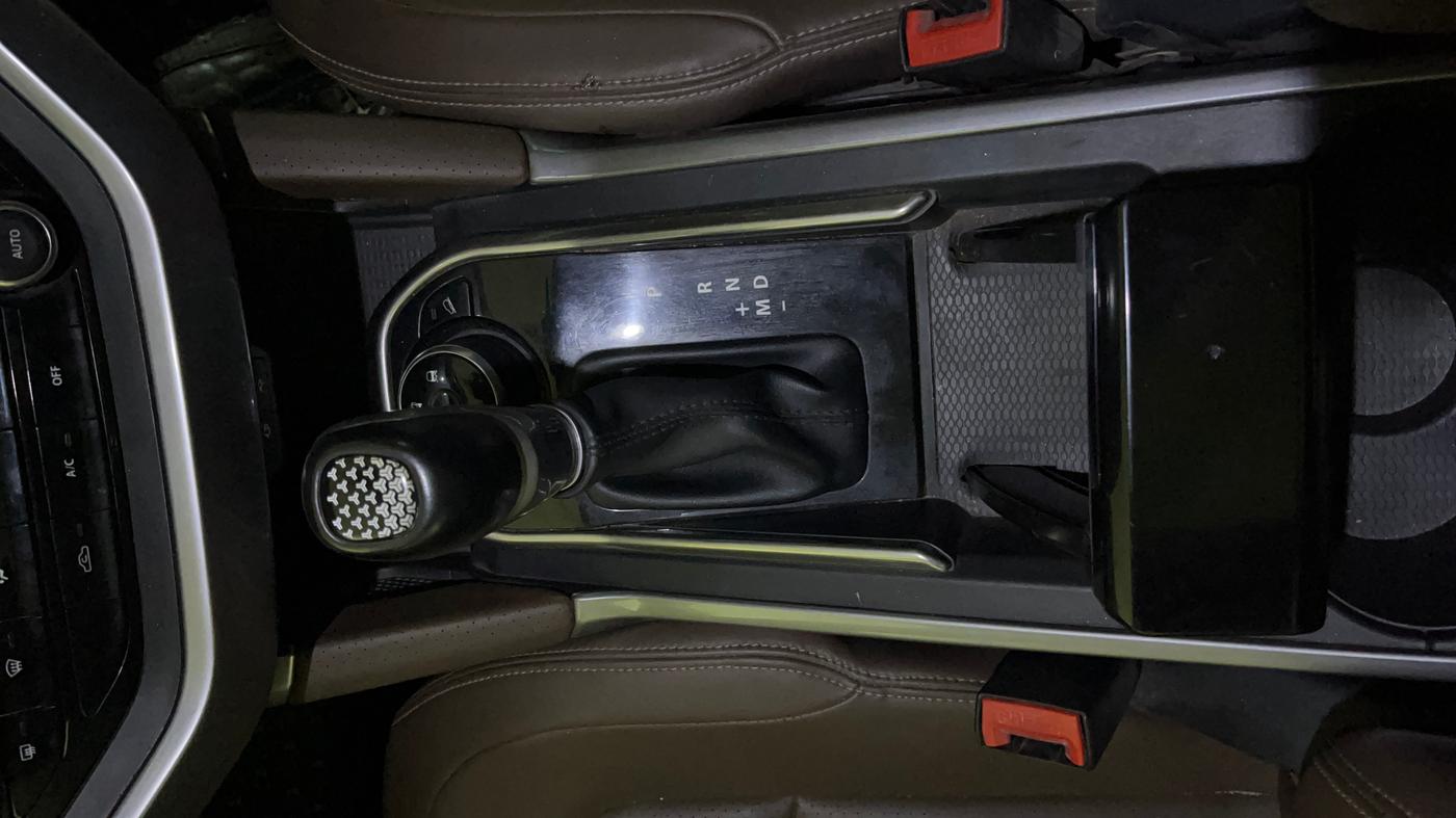 2021 Tata Harrier XZA PLUS 2.0L, Diesel, Automatic, 98,036 km, Gear Lever