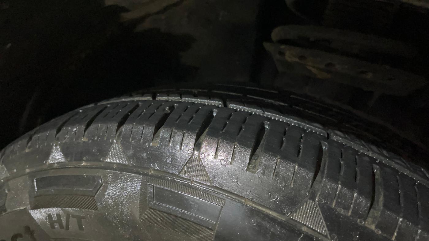 2021 Tata Harrier XZA PLUS 2.0L, Diesel, Automatic, 98,036 km, Right Front Tyre Tread
