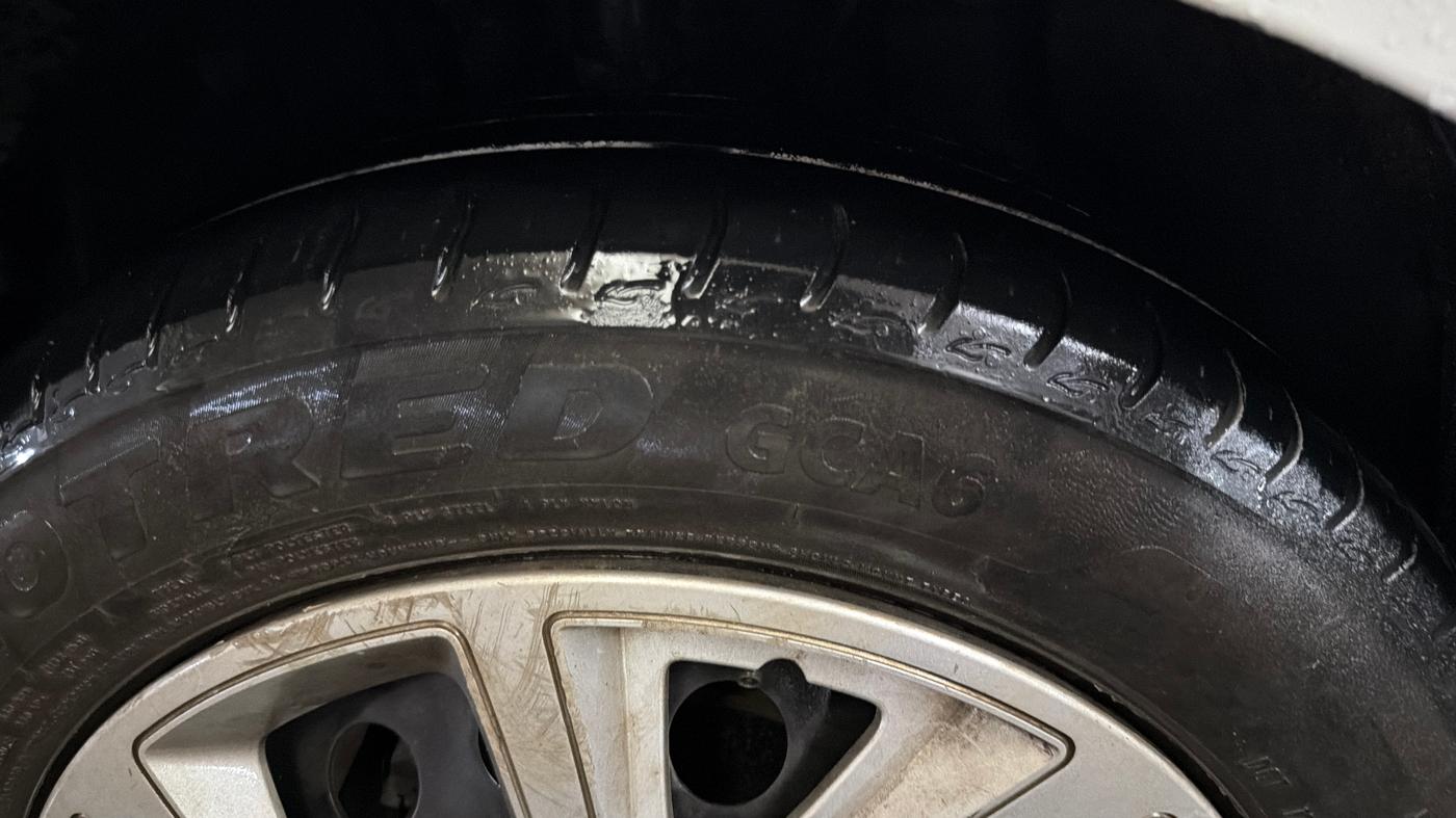2023 Tata ALTROZ XM PETROL, Petrol, Manual, 51,148 km, Left Front Tyre Tread