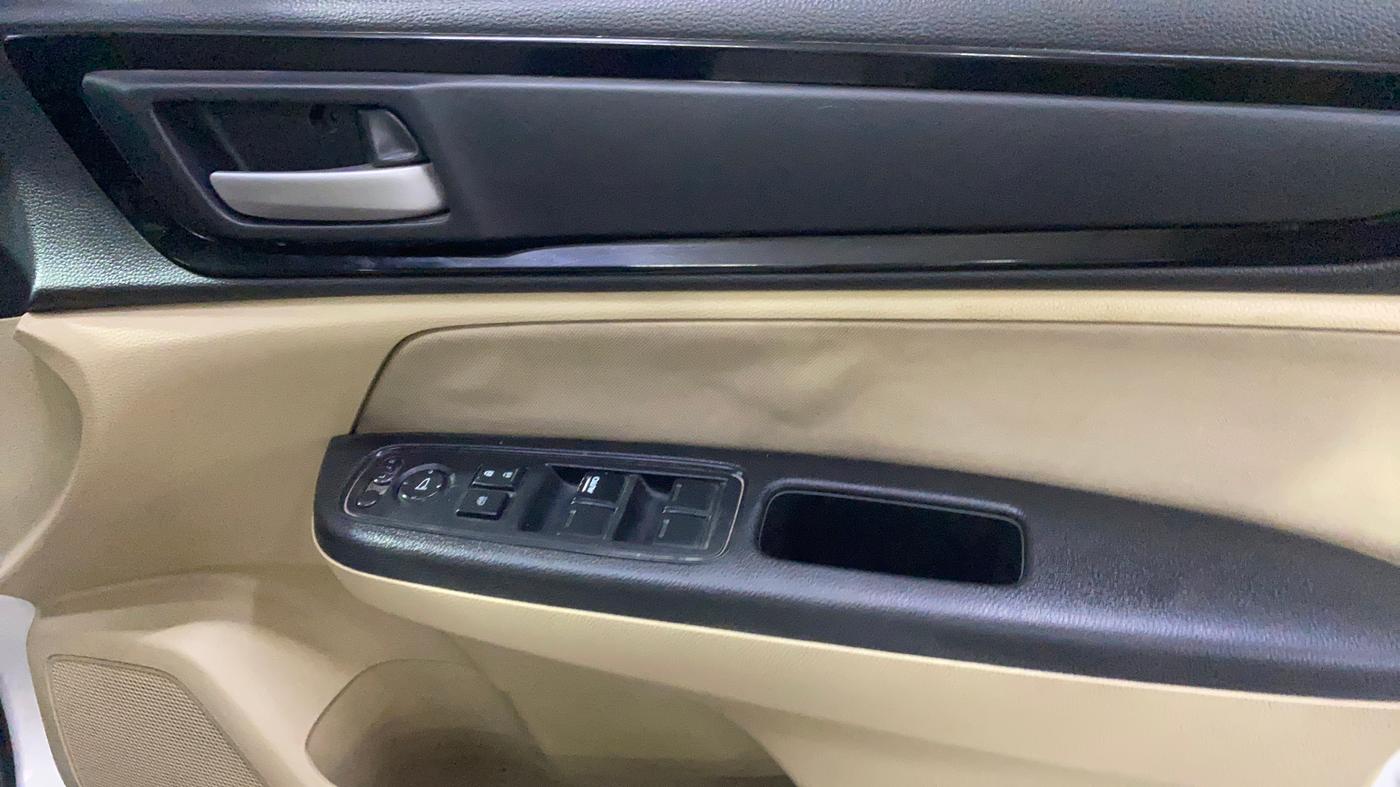 2019 Honda Amaze 1.5L I-DTEC S, Diesel, Manual, 60,426 km, Driver Side Door Panels Control