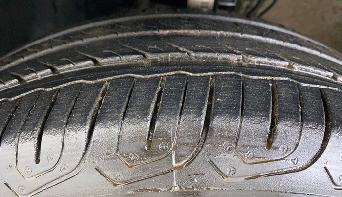 2021 Volkswagen Polo Trendline 1.0 L Petrol, Petrol, Manual, 71,908 km, Left Front Tyre Tread