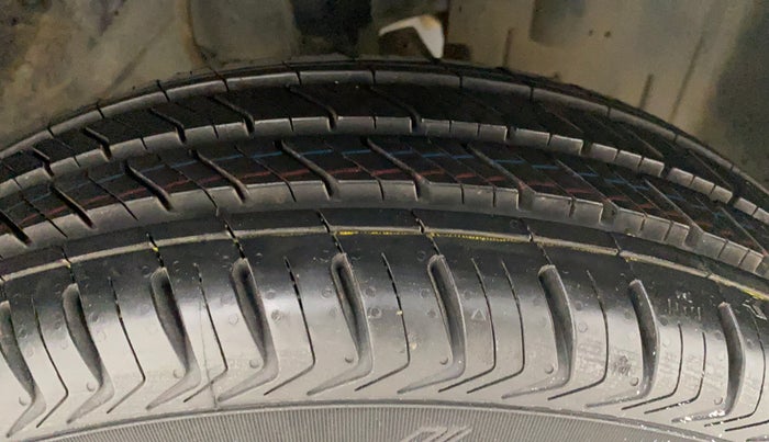 2016 Datsun Go Plus T, Petrol, Manual, 60,661 km, Right Front Tyre Tread