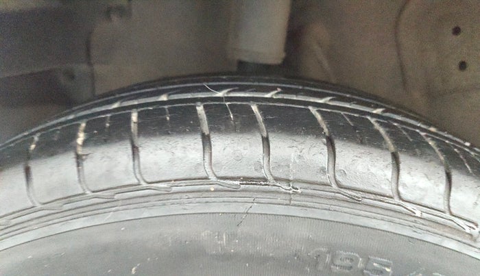 2023 Tata NEXON XM PLUS SUNROOF PETROL, Petrol, Manual, 35,466 km, Right Rear Tyre Tread