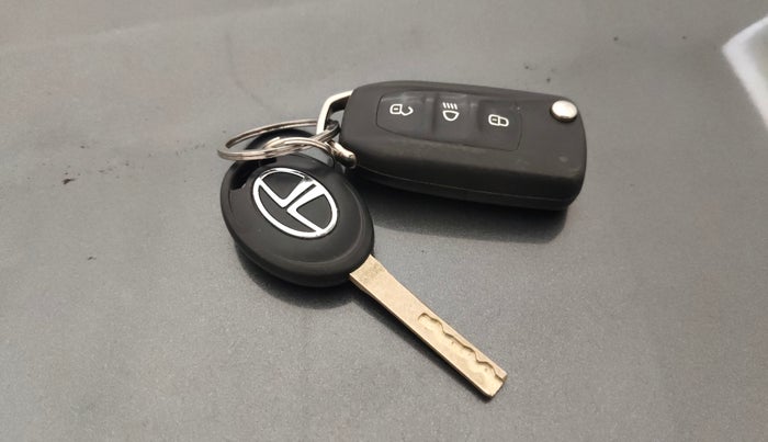 2023 Tata NEXON XM PLUS SUNROOF PETROL, Petrol, Manual, 35,466 km, Key Close Up