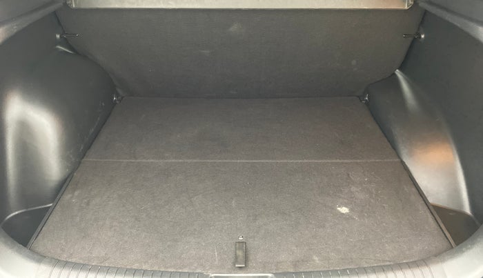 2017 Hyundai Creta 1.6 SX CRDI, Diesel, Manual, 57,815 km, Boot Inside