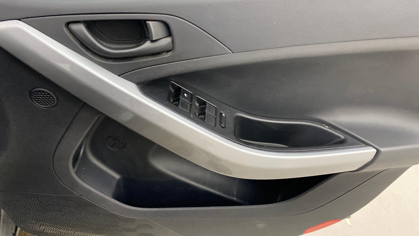 2021 Tata NEXON XMA SUNROOF PETROL, Petrol, Automatic, 59,356 km, Driver Side Door Panels Control