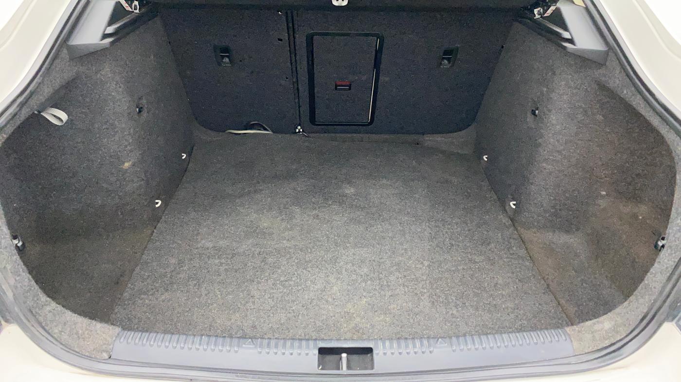 2014 Skoda Octavia ACTIVE 1.4 TSI, Petrol, Manual, 60,093 km, Boot Inside