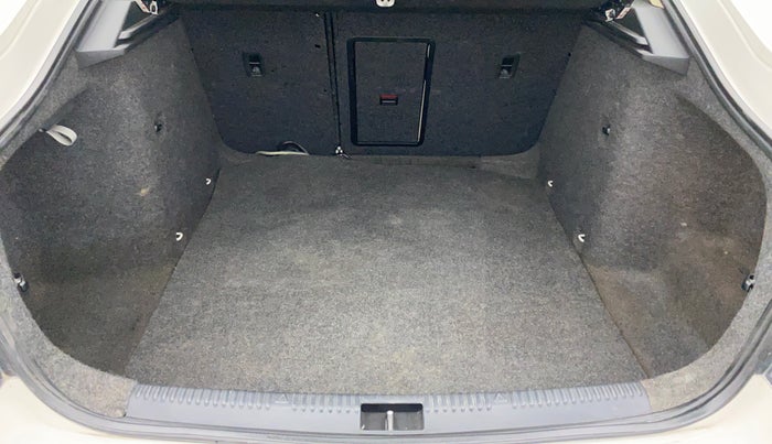 2014 Skoda Octavia ACTIVE 1.4 TSI, Petrol, Manual, 60,093 km, Boot Inside