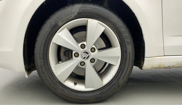 2014 Skoda Octavia ACTIVE 1.4 TSI, Petrol, Manual, 60,093 km, Left Front Wheel