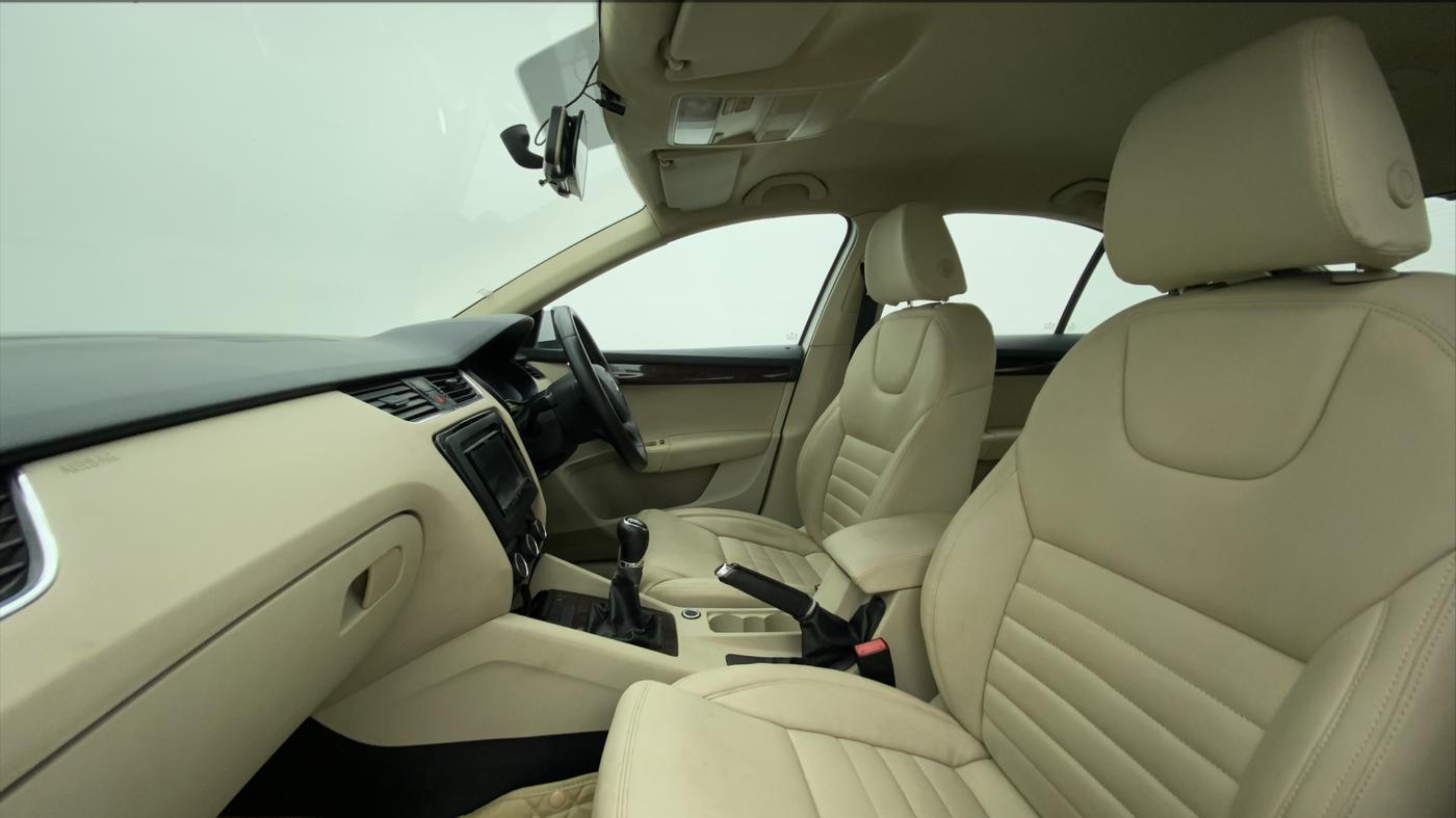 2014 Skoda Octavia ACTIVE 1.4 TSI, Petrol, Manual, 60,093 km, Right Side Front Door Cabin