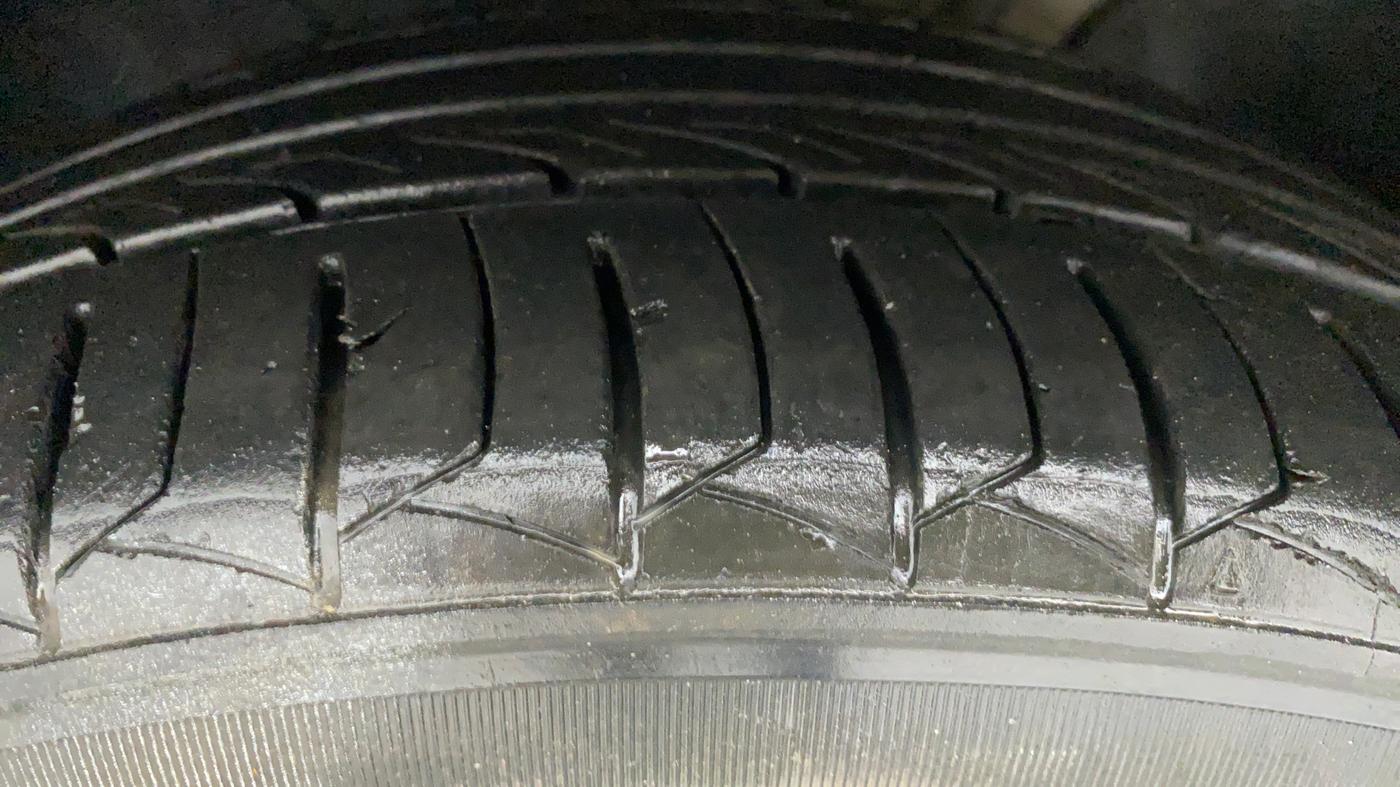 2014 Skoda Octavia ACTIVE 1.4 TSI, Petrol, Manual, 60,093 km, Left Front Tyre Tread